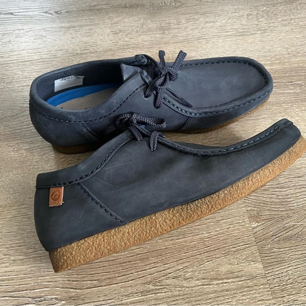 Clarks preowned condición